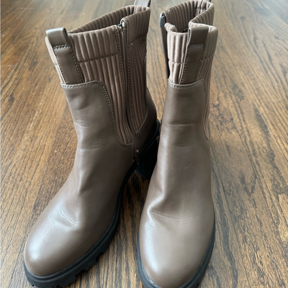 Brown heeled Fall boot, Women’s Size 9